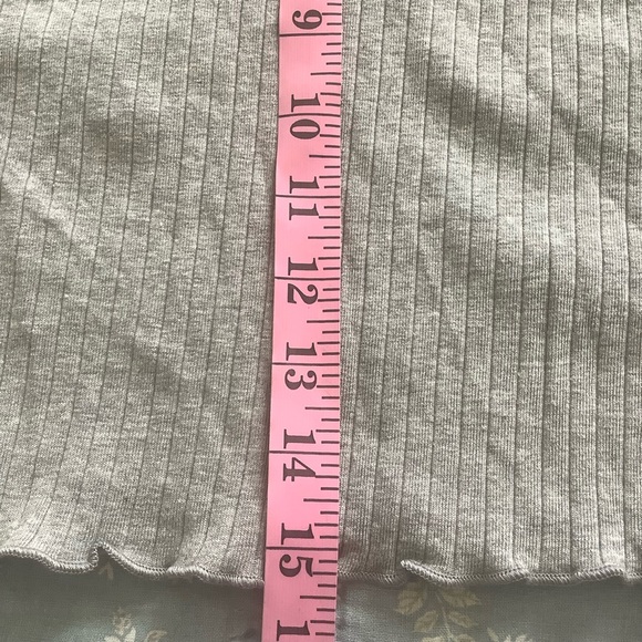 NWT Shein Gray Crew Neck Ribbed Stretch Size Large Crop Top - Picture 4 of 7